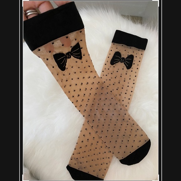 Bow & polkadots nude ankle/calf high socks - Picture 2 of 3